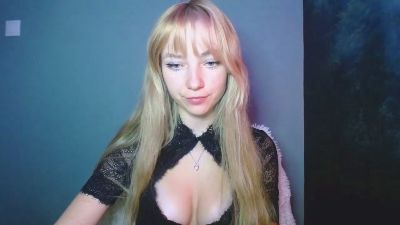 LuciaAdorable webcam cam4 model stream image