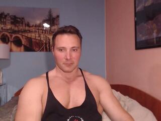 Hunky Muscle webcam model stream image