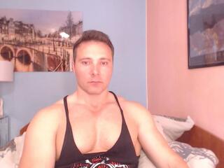 Hunky Muscle webcam model stream image