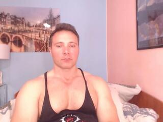 Hunky Muscle webcam model stream image