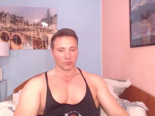 Hunky Muscle webcam model stream image