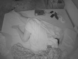 voyeurcam-julmodels-whitebed-3 webcam camsoda model stream image