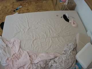 voyeurcam-julmodels-whitebed-3 webcam model stream image