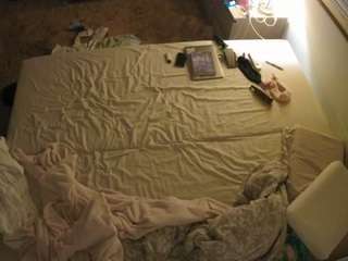 voyeurcam-julmodels-whitebed-3 webcam model stream image