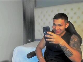 Venedic Bull webcam model stream image