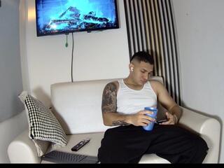 Venedic Bull webcam model stream image