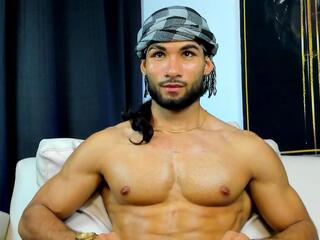 Summy Hattaway webcam model stream image