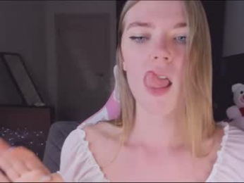 merry_dancers_ webcam model stream image