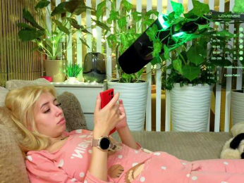 FlowwwerGirl webcam bongacams model stream image