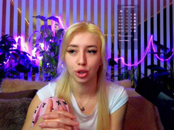 FlowwwerGirl webcam bongacams model stream image