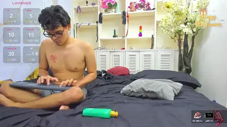 SauvagesDreams webcam stripchat model stream image