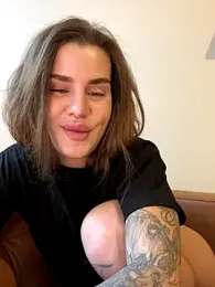 EmiliaCatalina webcam model stream image