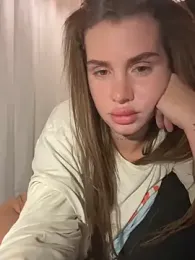 EmiliaCatalina webcam model stream image