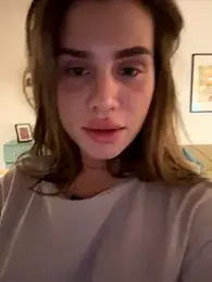 EmiliaCatalina webcam model stream image