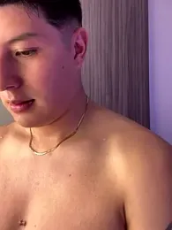 Goldenknight33 webcam model stream image