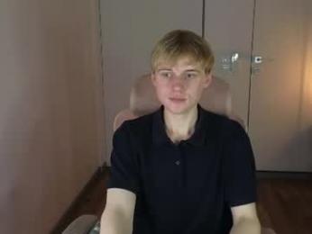 avenrey webcam model stream image