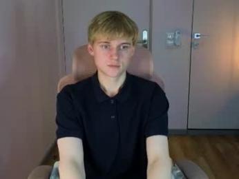 avenrey webcam model stream image