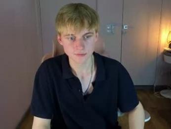 avenrey webcam model stream image