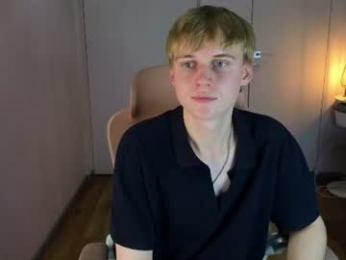 avenrey webcam model stream image