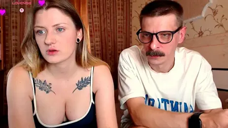 CozyCurves webcam model stream image
