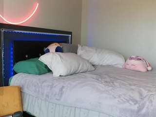 naughtynikkiolivia webcam model stream image