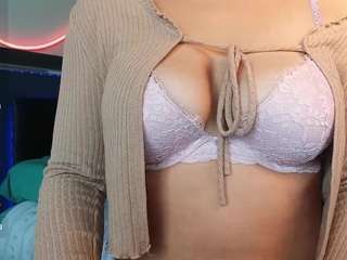 naughtynikkiolivia webcam model stream image