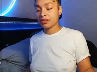 naughtynikkiolivia webcam model stream image