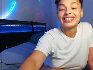 naughtynikkiolivia webcam model stream image