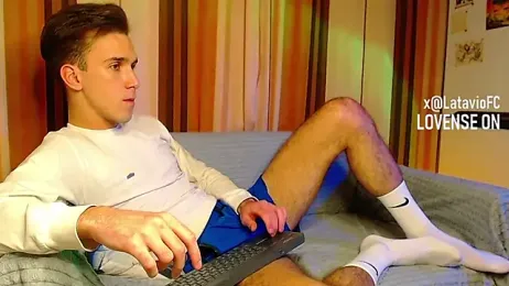 Midnighter_ webcam model stream image