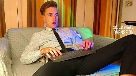 Midnighter_ webcam model stream image