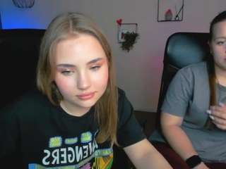 laura-whisper webcam model stream image