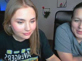 laura-whisper webcam model stream image