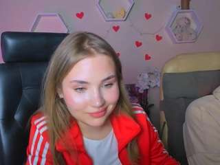 laura-whisper webcam model stream image