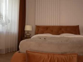 roxy_blue_eyed_ webcam model stream image