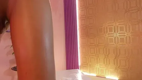 Bella19_ webcam stripchat model stream image