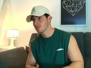 Thom Roger webcam model stream image