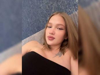 AriWafe webcam model stream image
