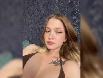 AriWafe webcam bongacams model stream image