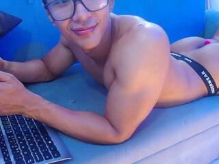 Alejandro Santiago webcam model stream image