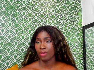 Isa Bell webcam model stream image