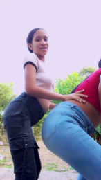 Jeans_Pee webcam model stream image