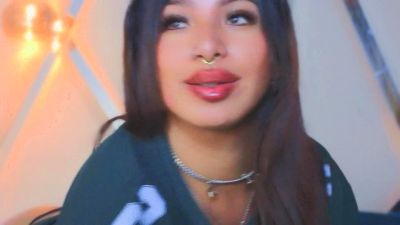 Meelfox webcam model stream image