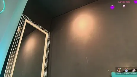 NaomiQueents webcam model stream image