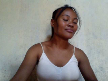 Dilliannah webcam bongacams model stream image