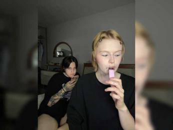 MiaAndAlicee webcam model stream image