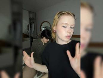 MiaAndAlicee webcam model stream image