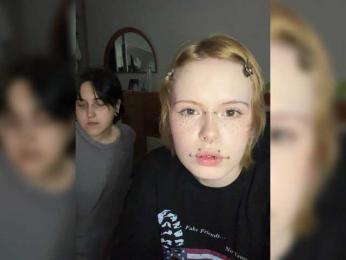 MiaAndAlicee webcam model stream image