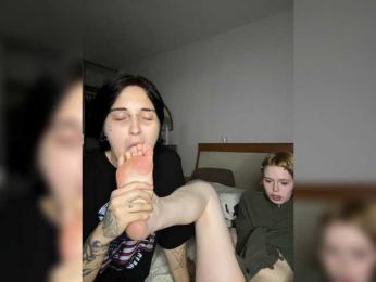 MiaAndAlicee webcam model stream image