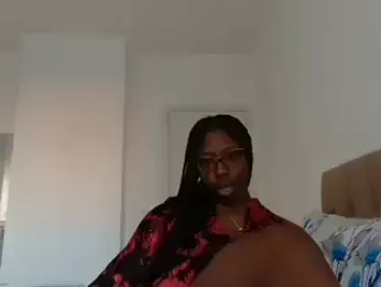 MadamIndigo webcam model stream image