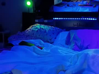 kikilovespartylights webcam chaturbate model stream image